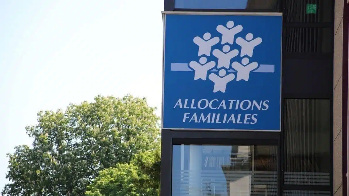 CAF : annulation des aides sociales pour certains Français suite à une loi plus stricte